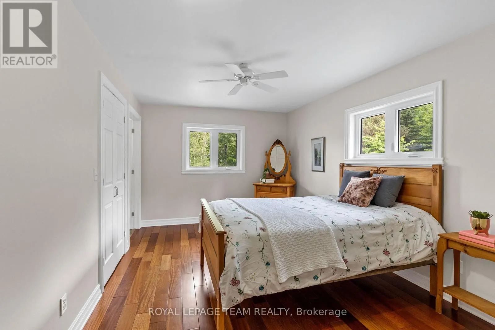 1526 CARSONBY ROAD E