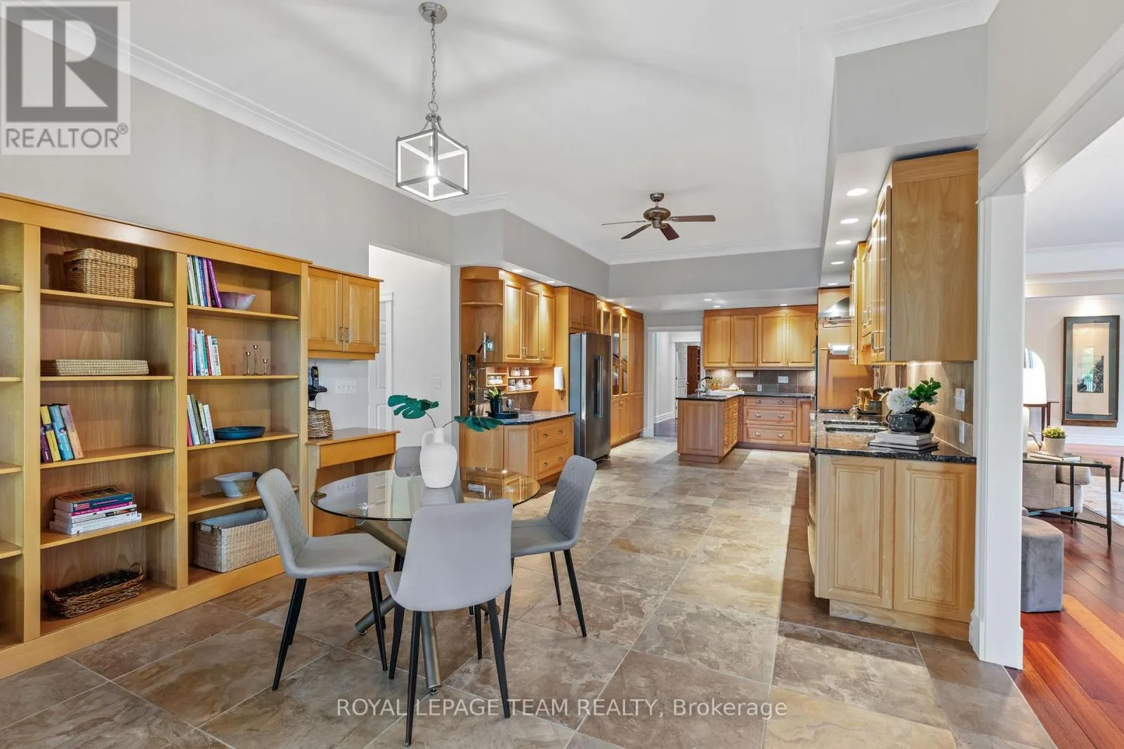 1526 CARSONBY ROAD E