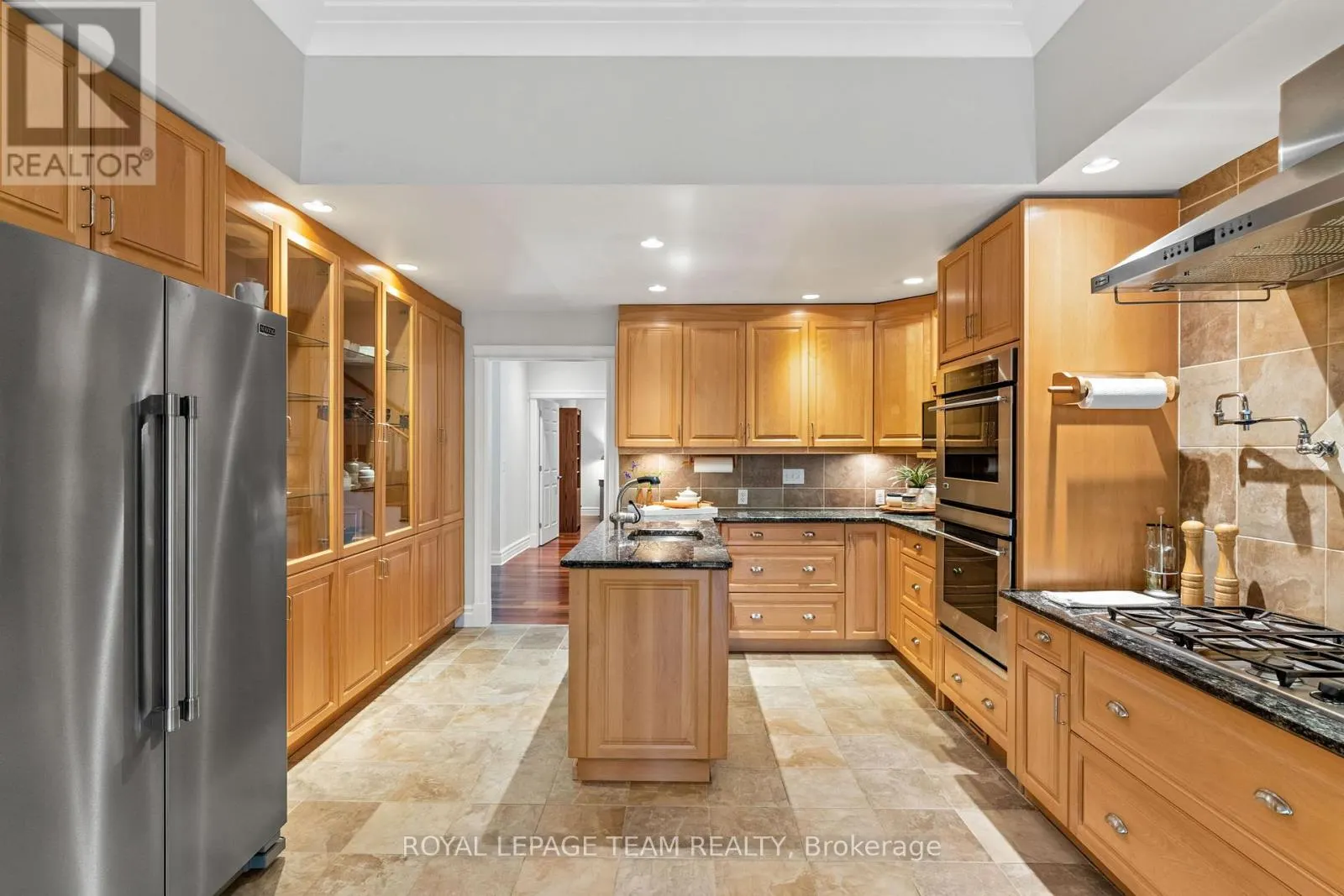 1526 CARSONBY ROAD E