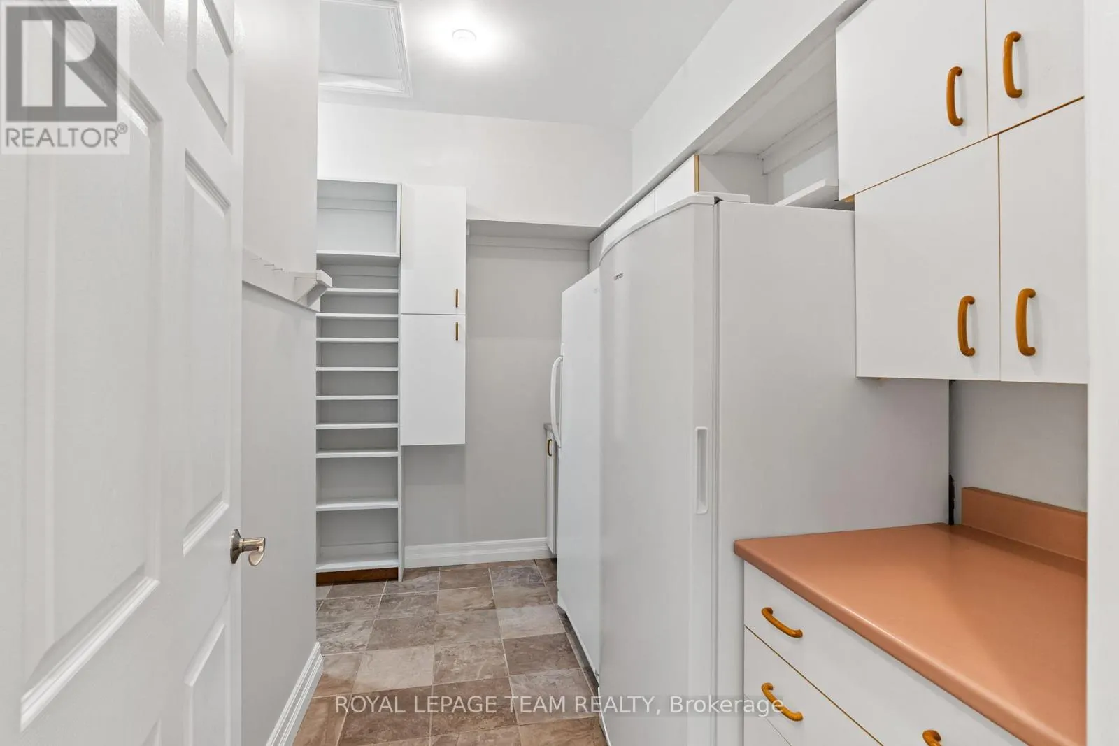 1526 CARSONBY ROAD E