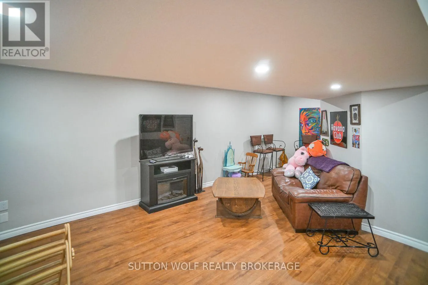 67 WILLOW CRESCENT