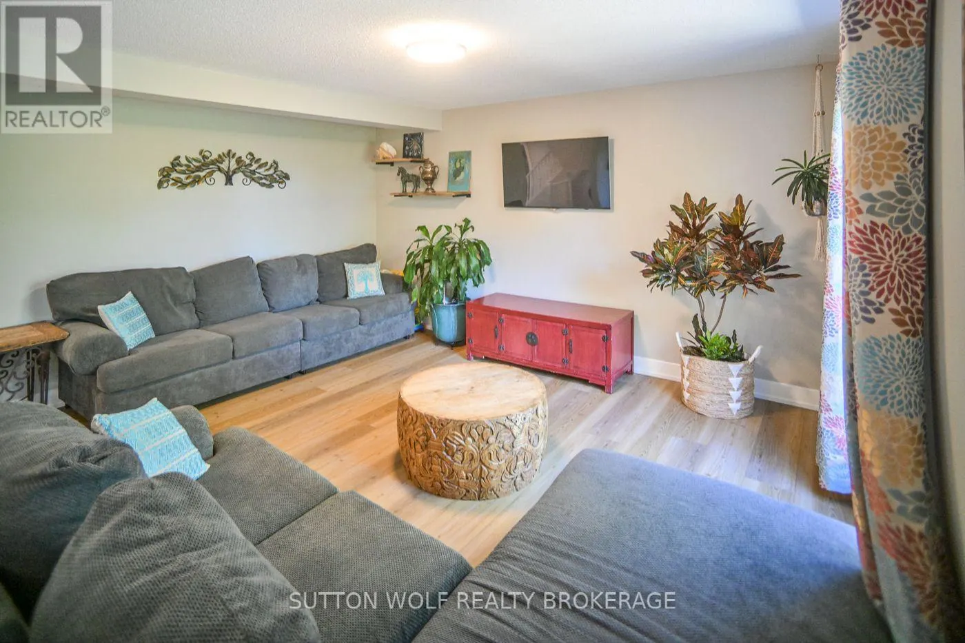 67 WILLOW CRESCENT