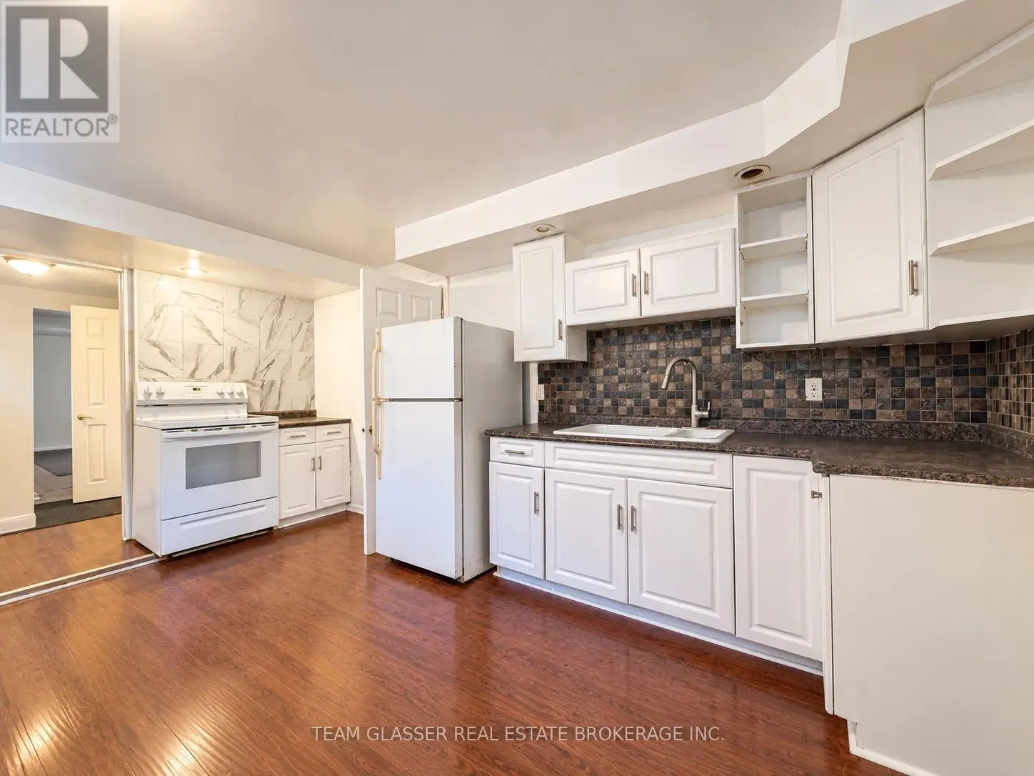 3 - 471 ENGLISH STREET #3