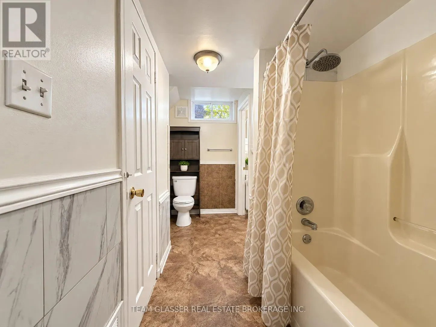 3 - 471 ENGLISH STREET #3