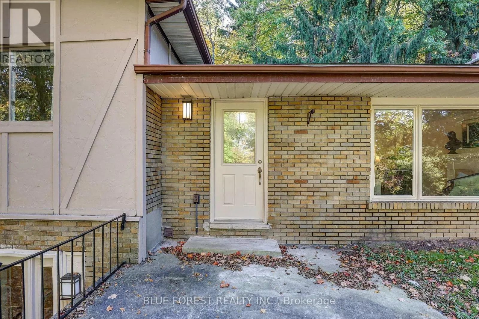 786 SPRINGBANK DRIVE