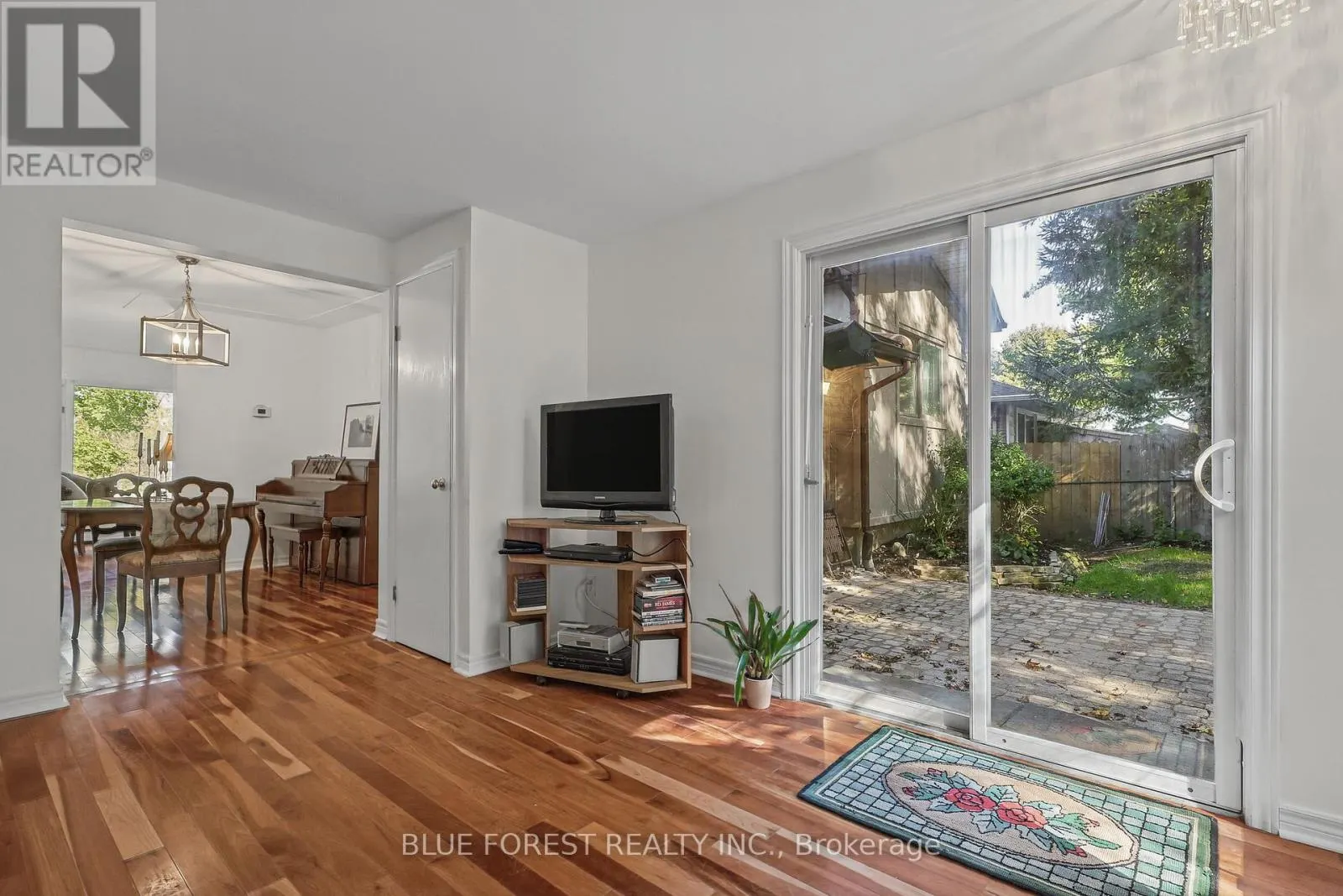 786 SPRINGBANK DRIVE