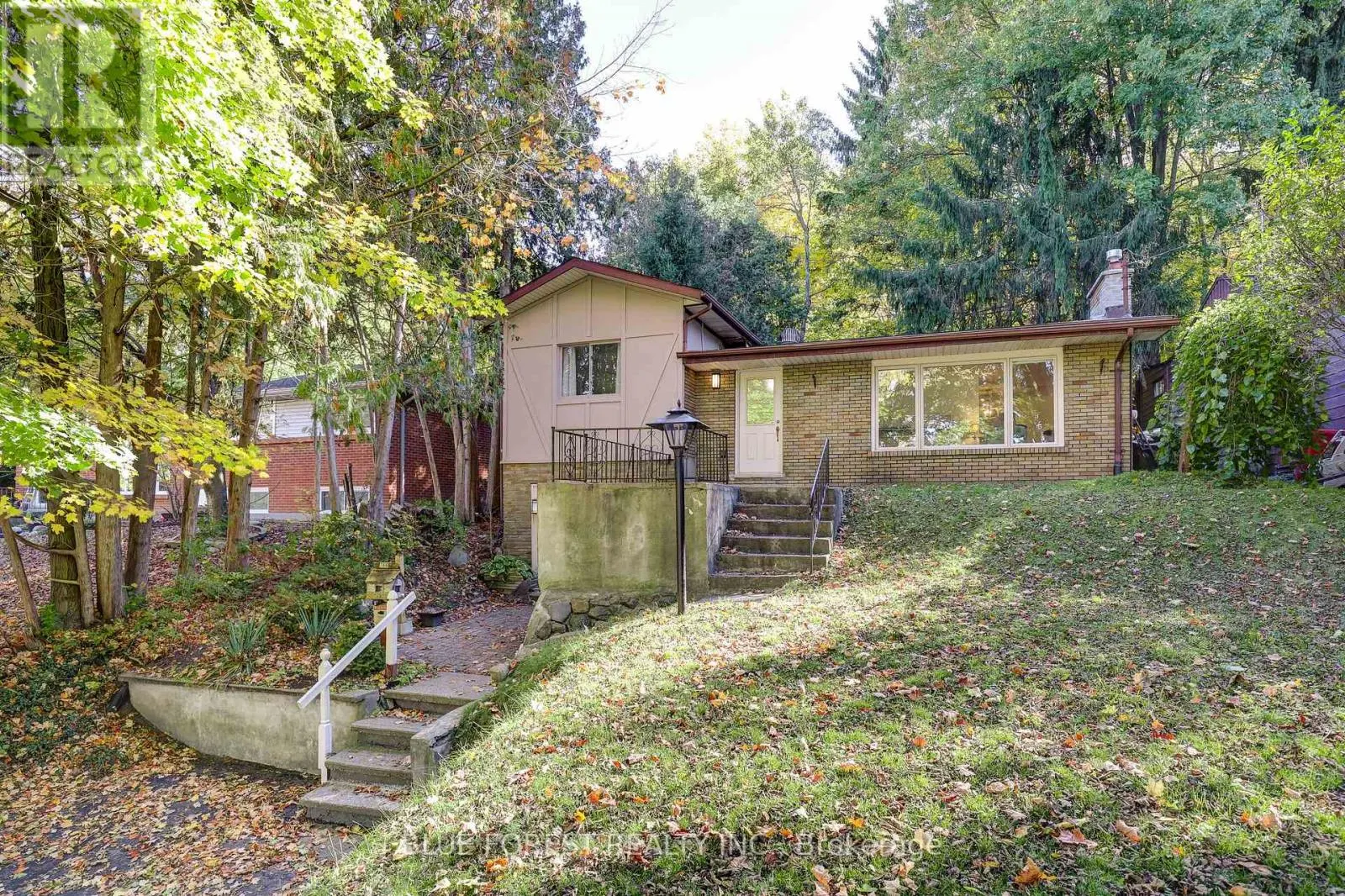 786 SPRINGBANK DRIVE