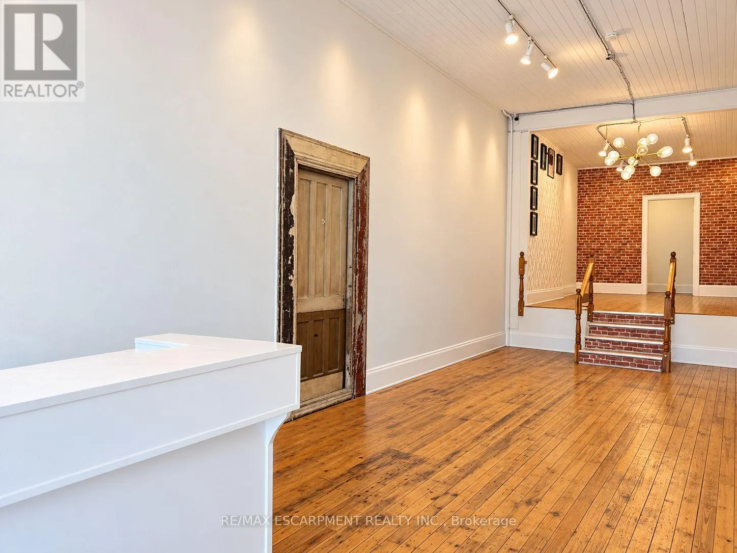 133 JAMES STREET N