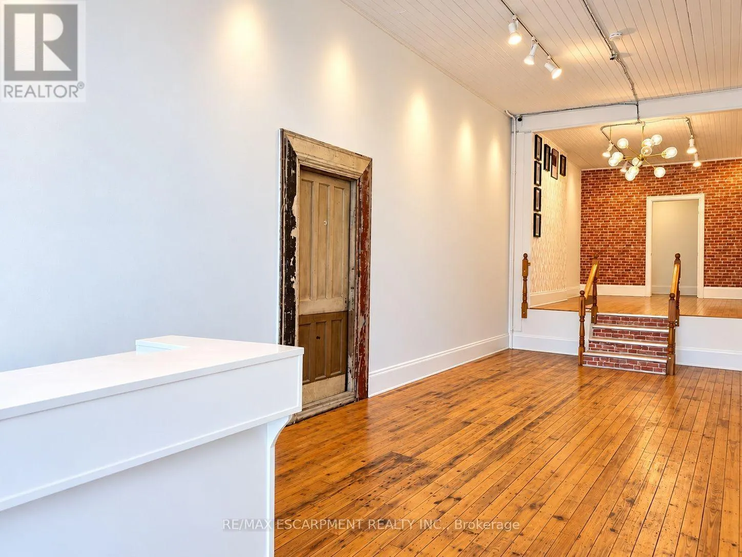 133 JAMES STREET N