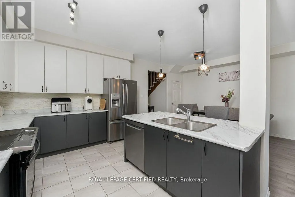 2 - 25 ELLIOT STREET E