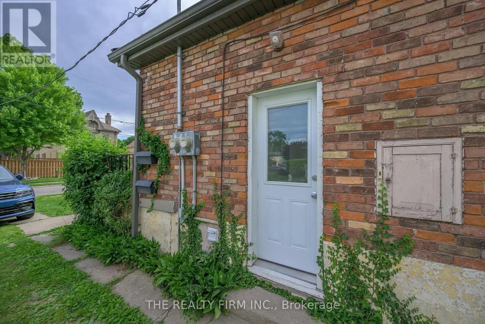 LOWER - 65 BYRON AVENUE E #Lower