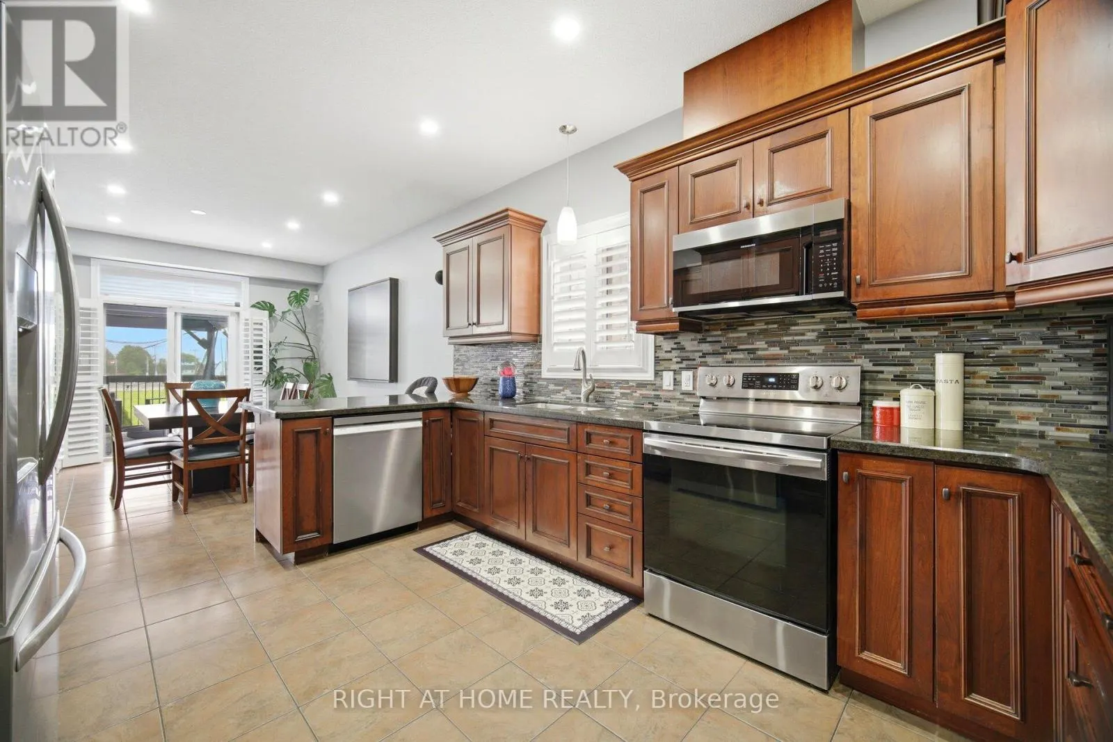 79 GARINGER CRESCENT