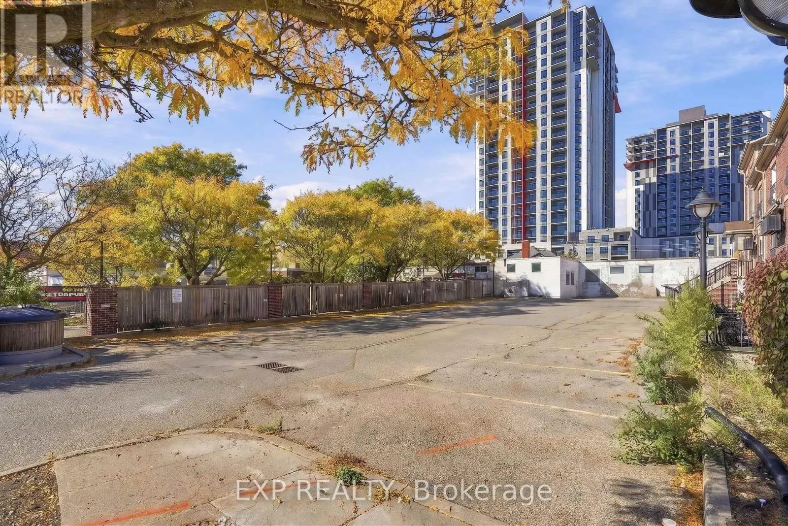 106 - 555 KING STREET E