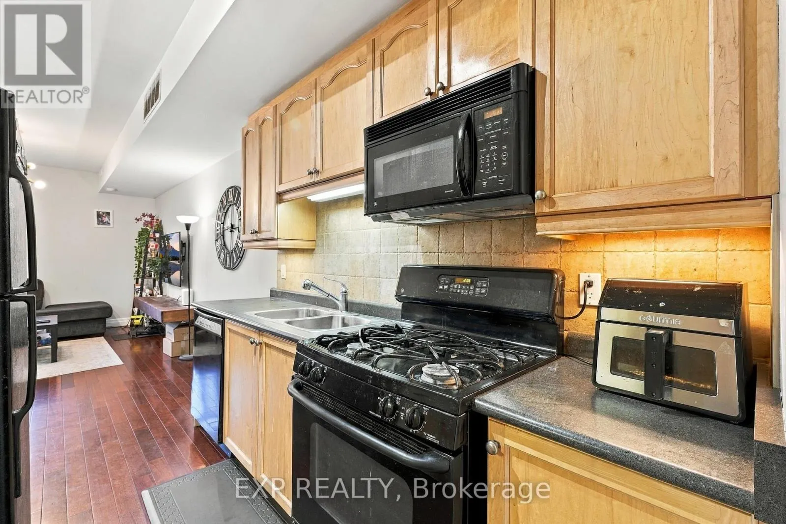 106 - 555 KING STREET E