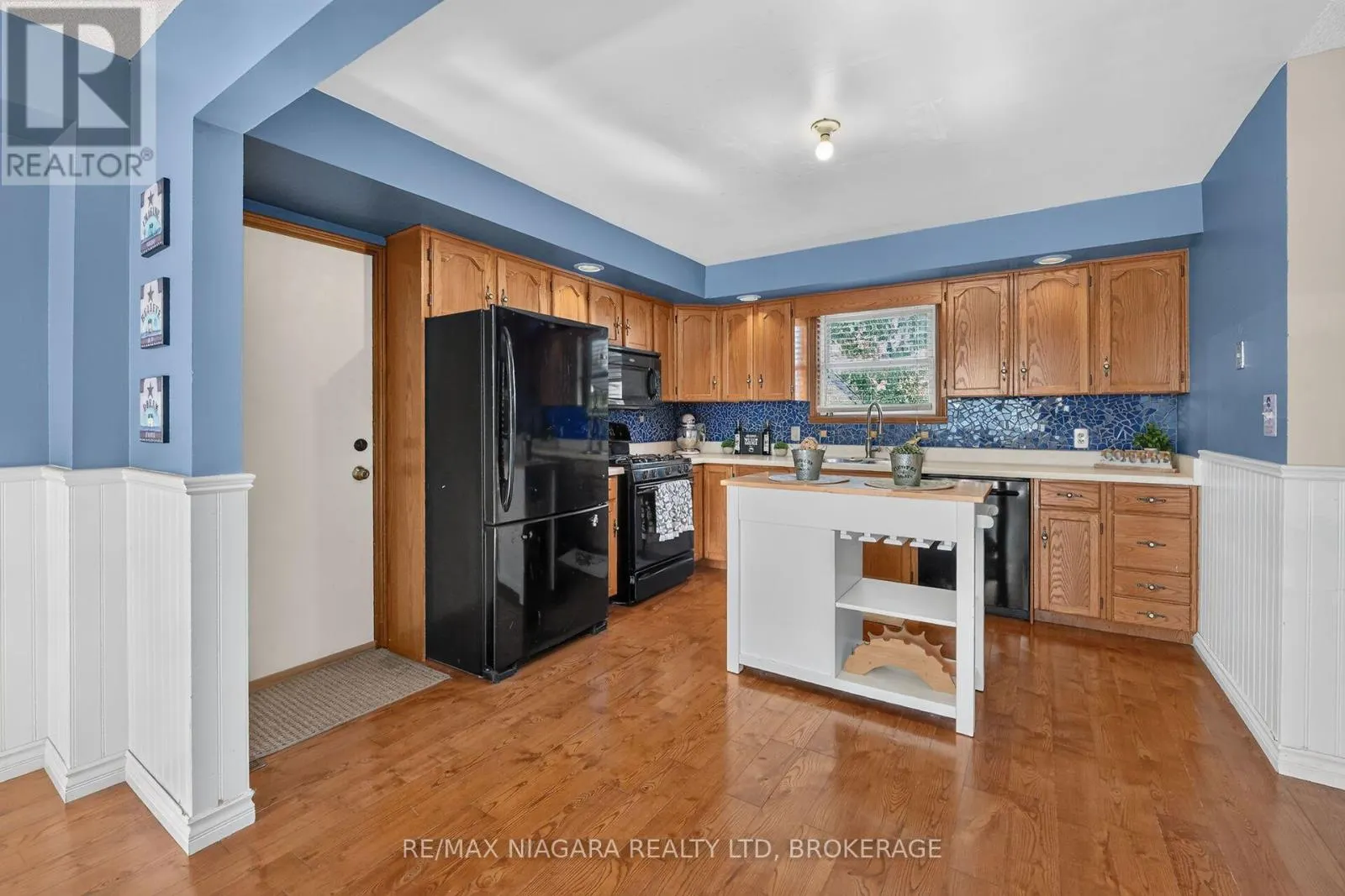 5001 HILLSIDE DRIVE
