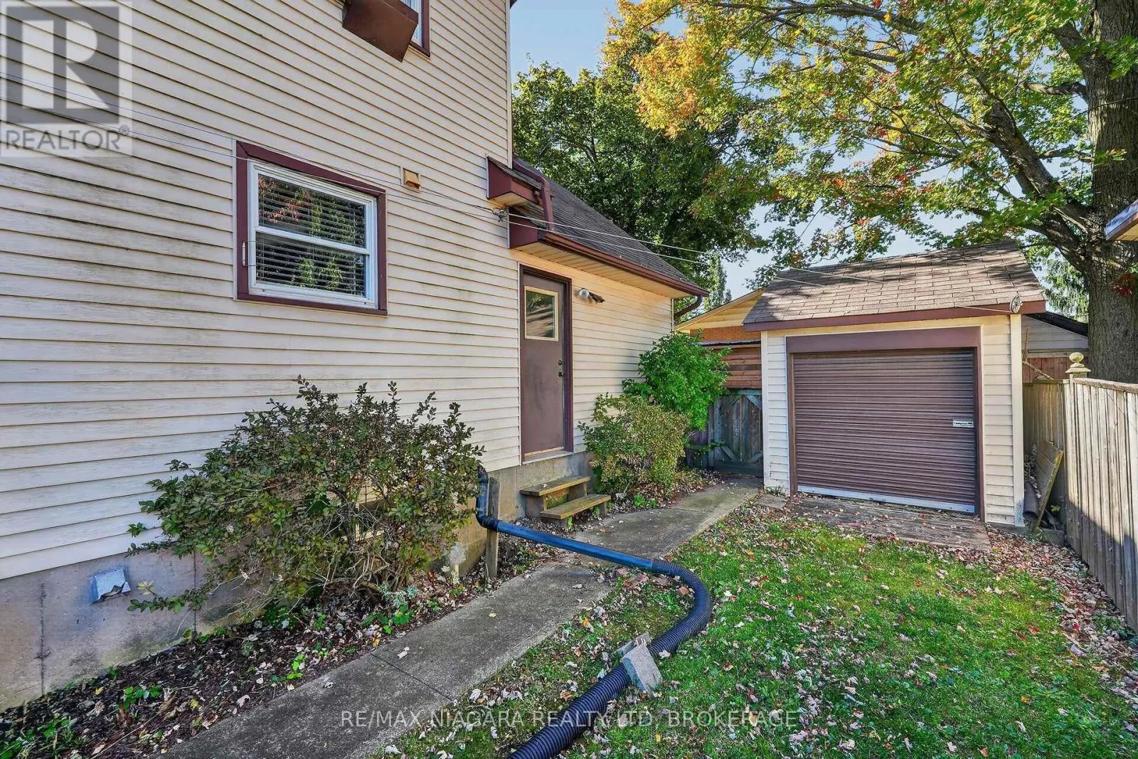 5001 HILLSIDE DRIVE