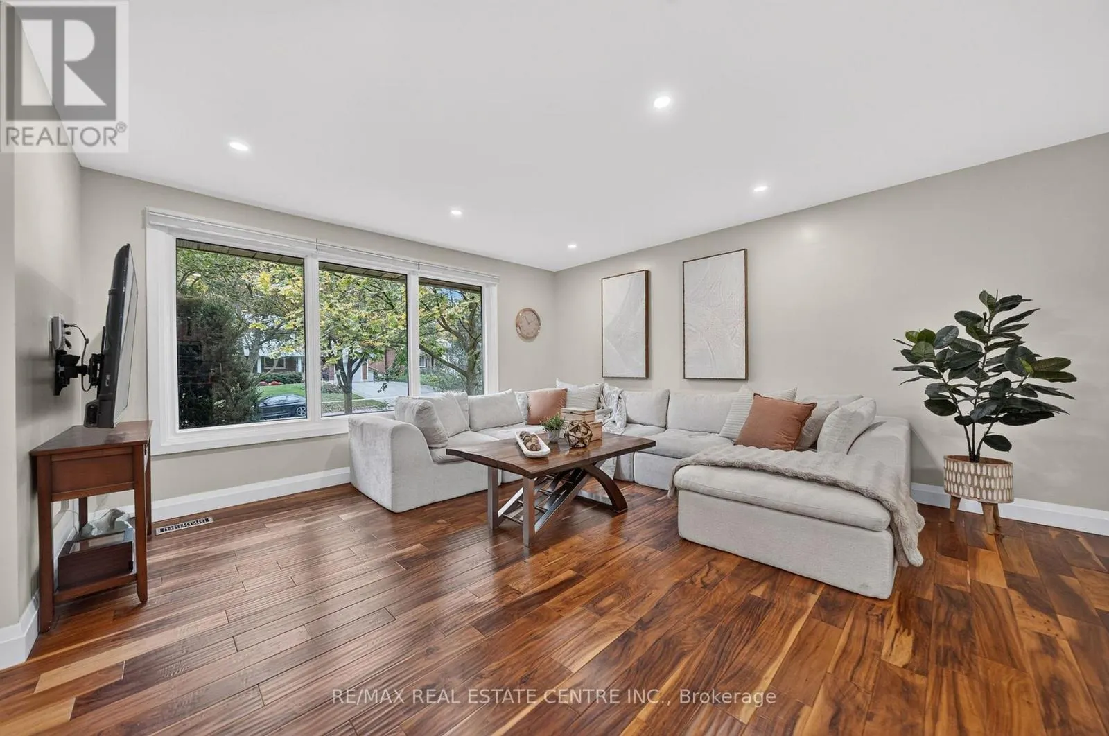 33 SHADYWOOD CRESCENT