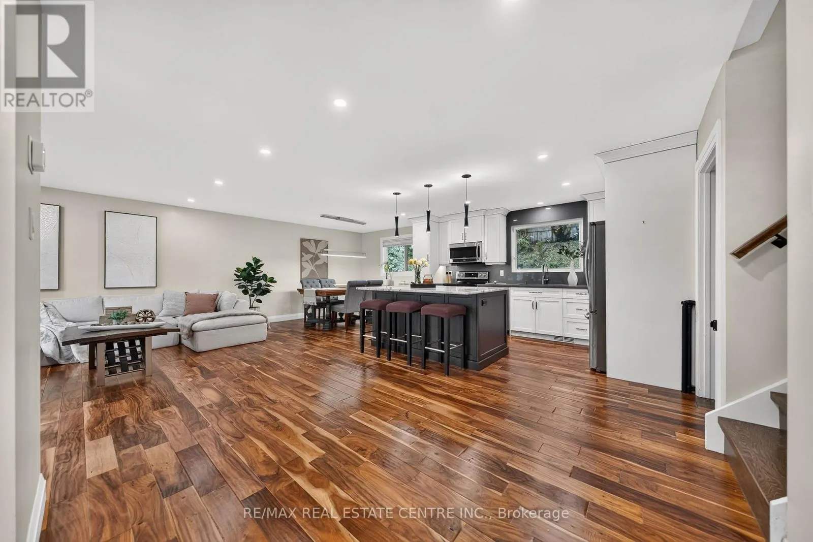 33 SHADYWOOD CRESCENT