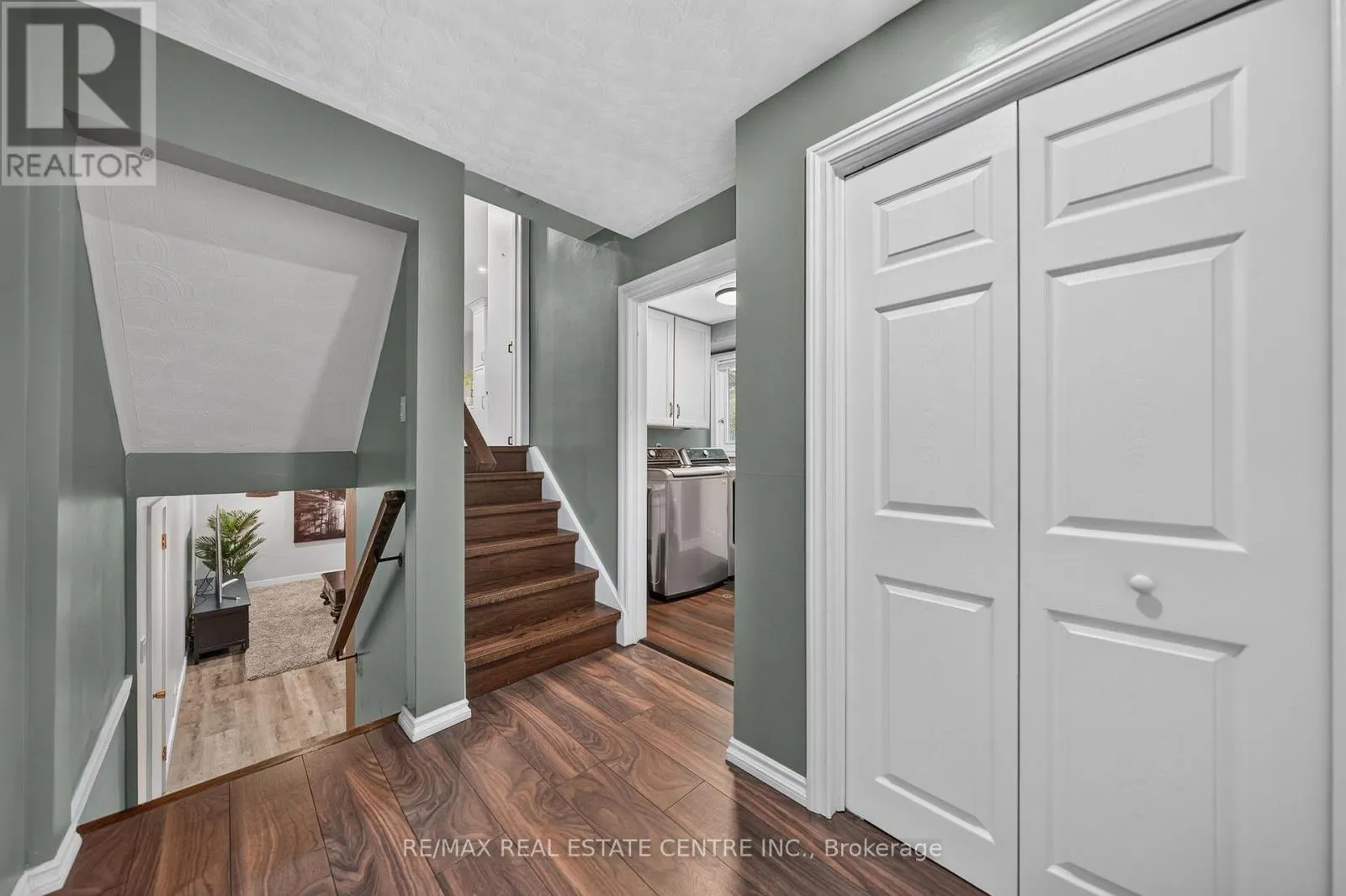 33 SHADYWOOD CRESCENT