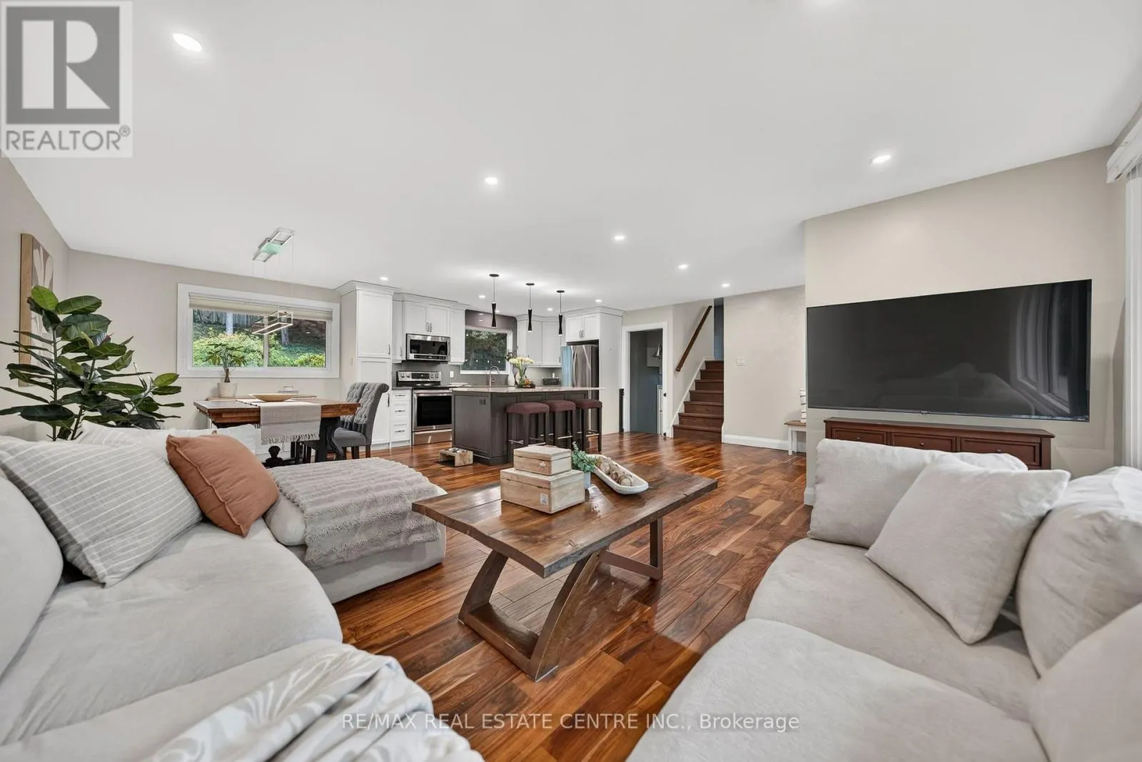 33 SHADYWOOD CRESCENT