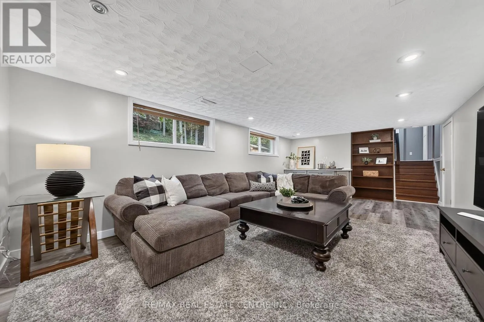 33 SHADYWOOD CRESCENT