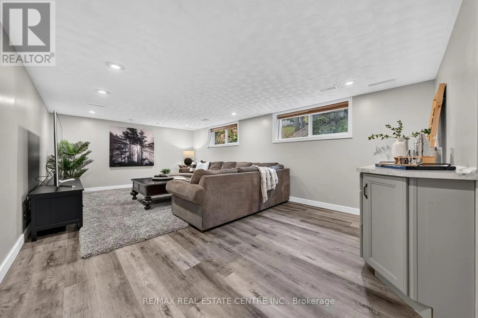 33 SHADYWOOD CRESCENT