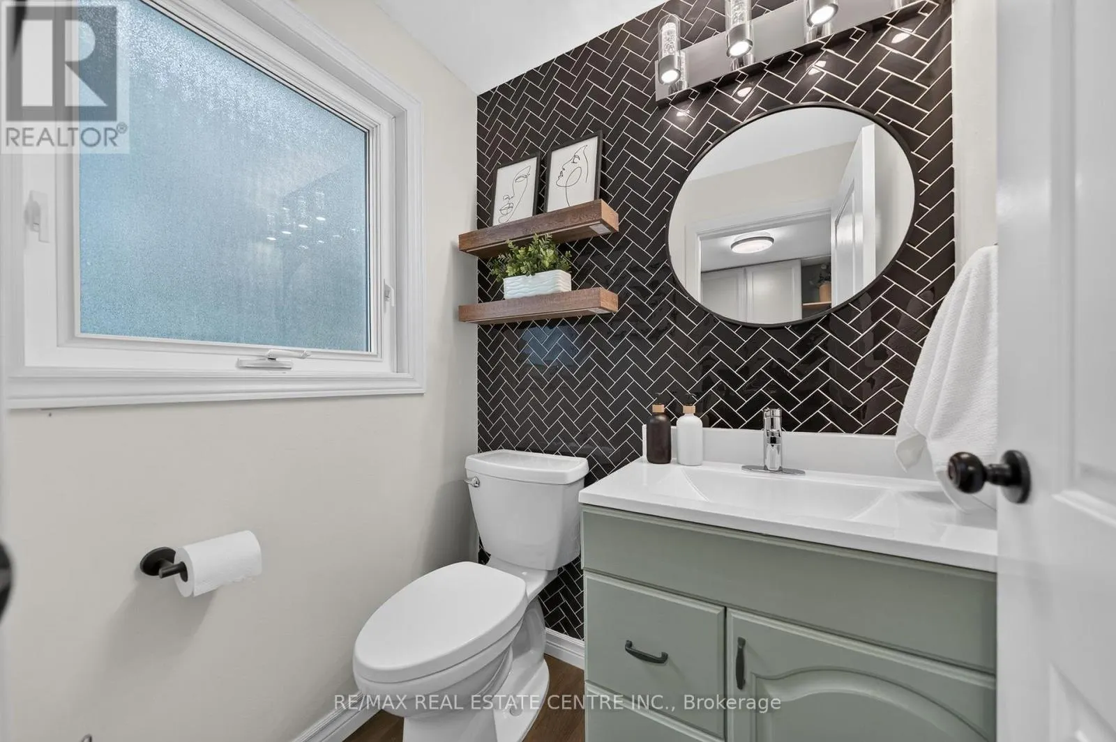 33 SHADYWOOD CRESCENT