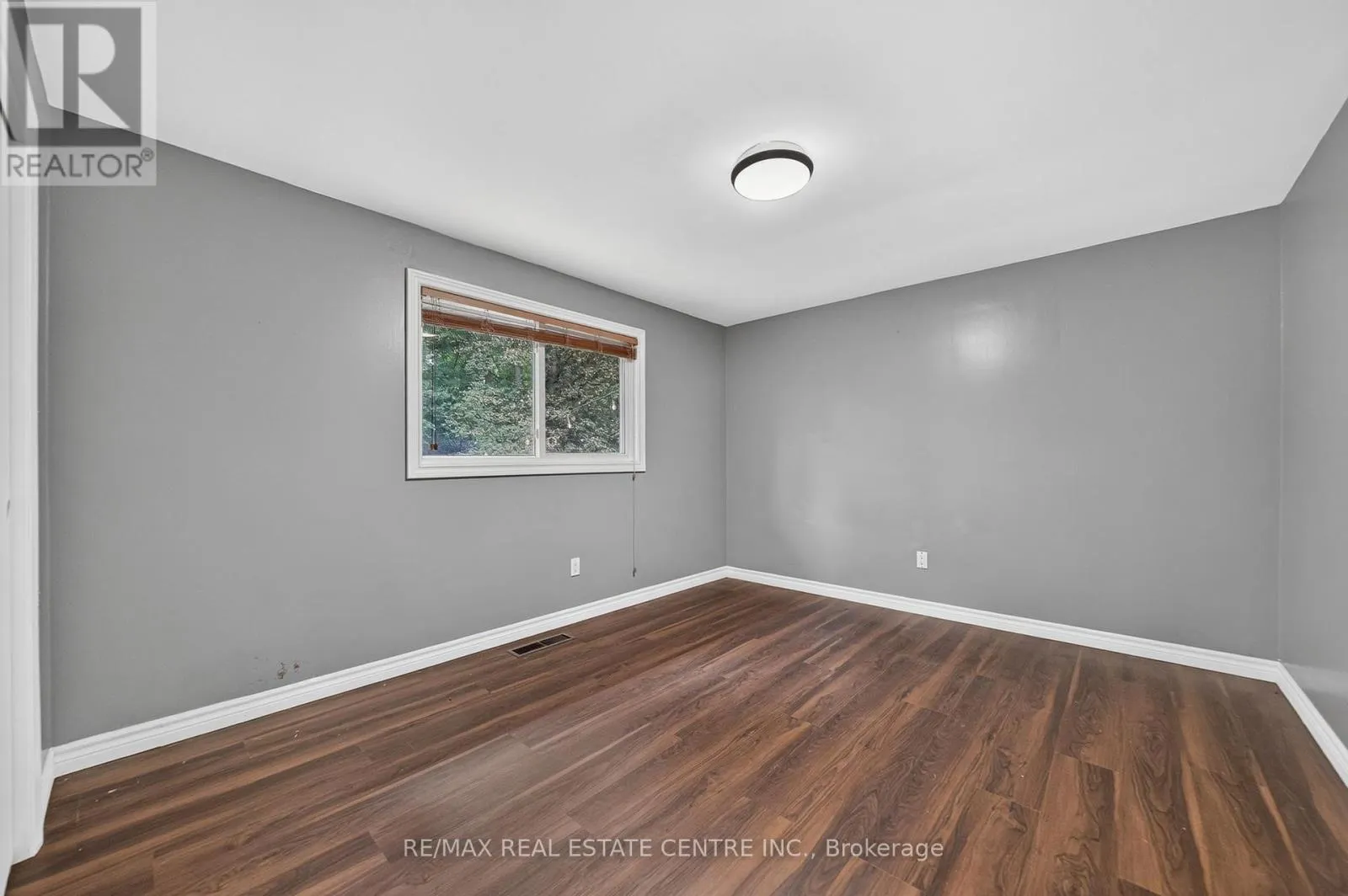 33 SHADYWOOD CRESCENT