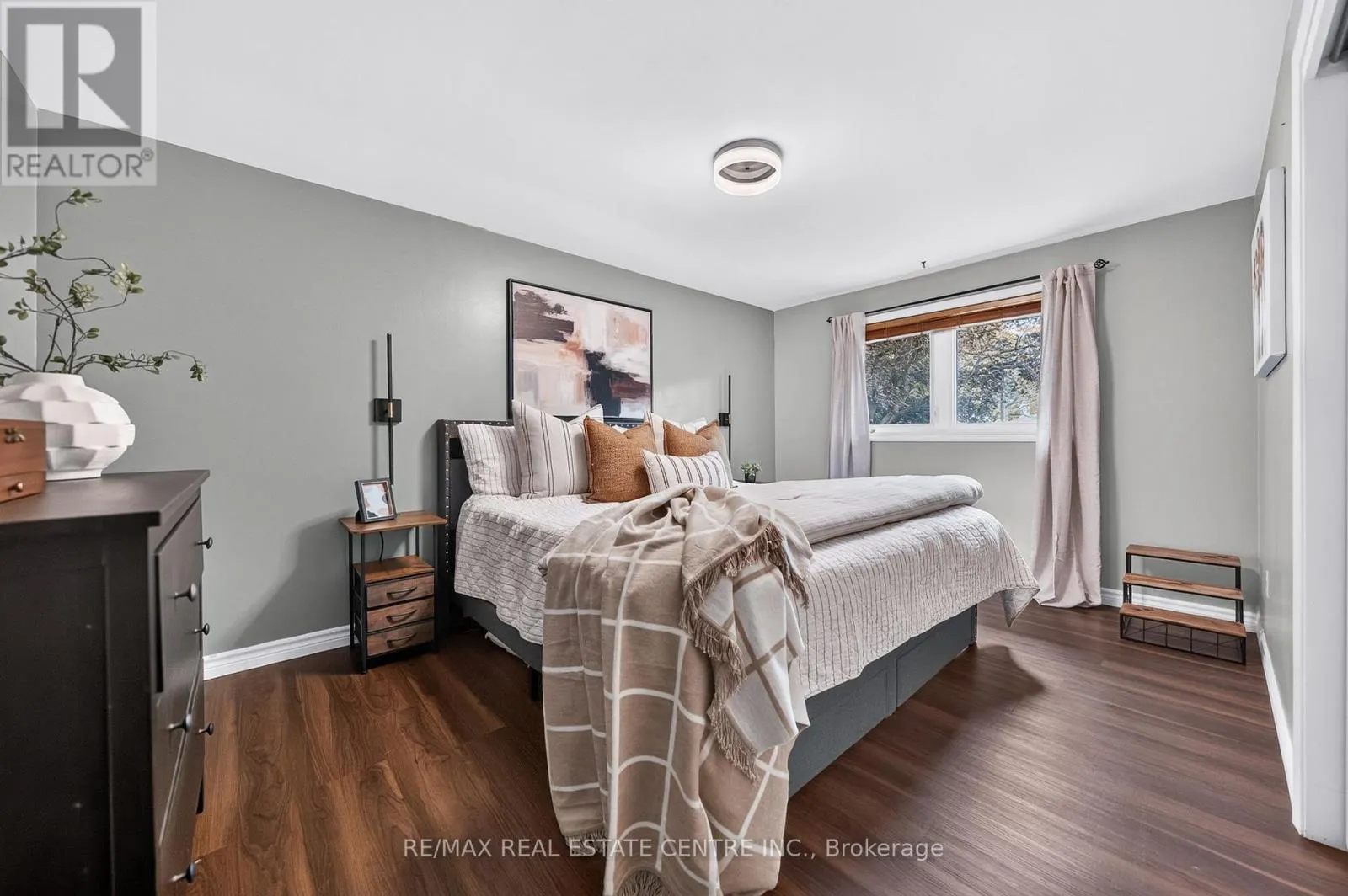 33 SHADYWOOD CRESCENT