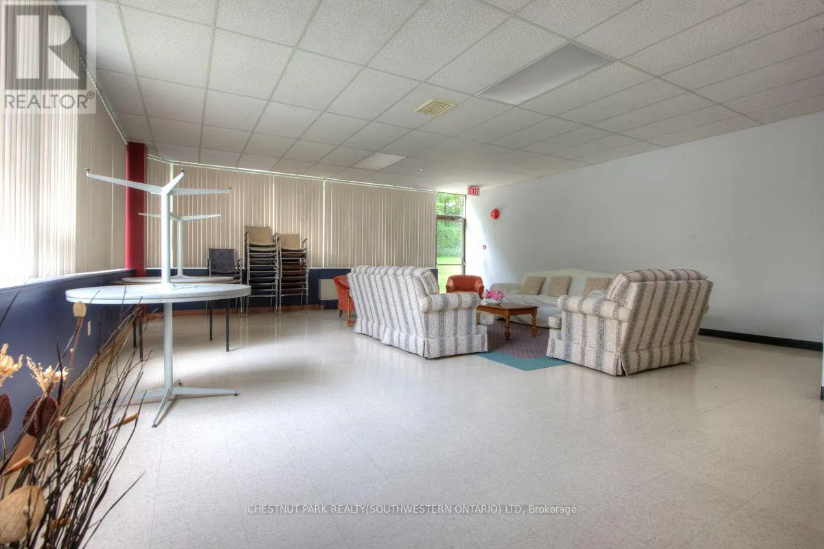 604 - 3227 KING STREET E