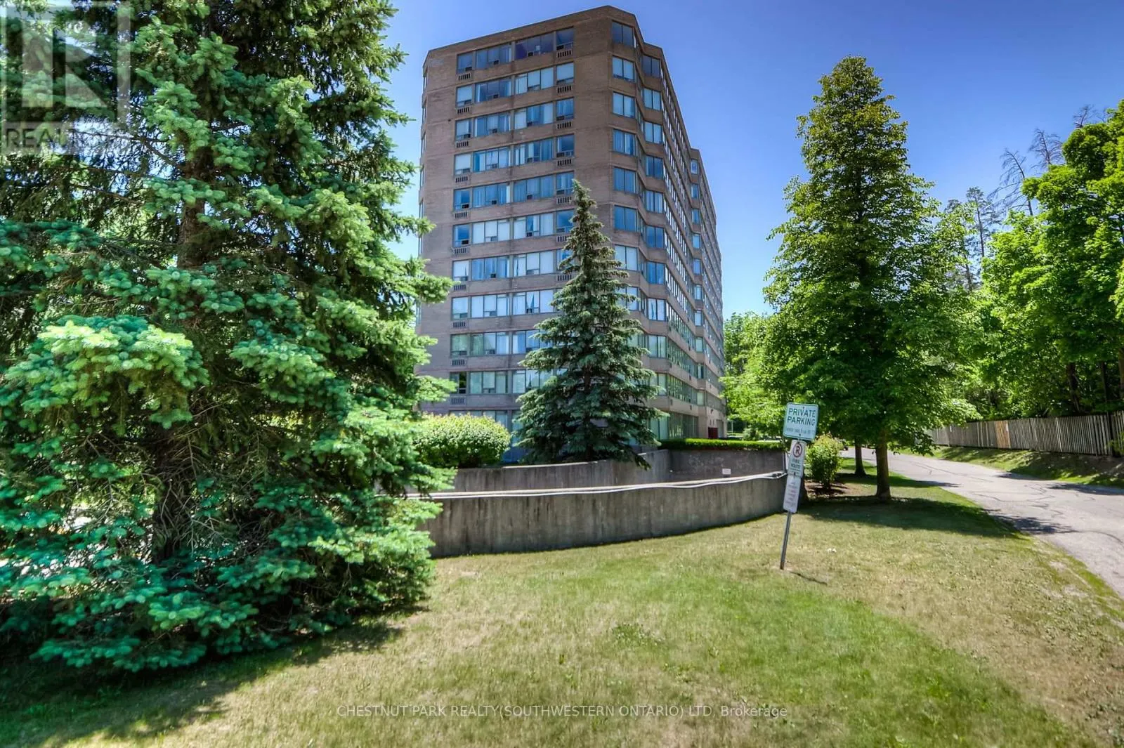 604 - 3227 KING STREET E
