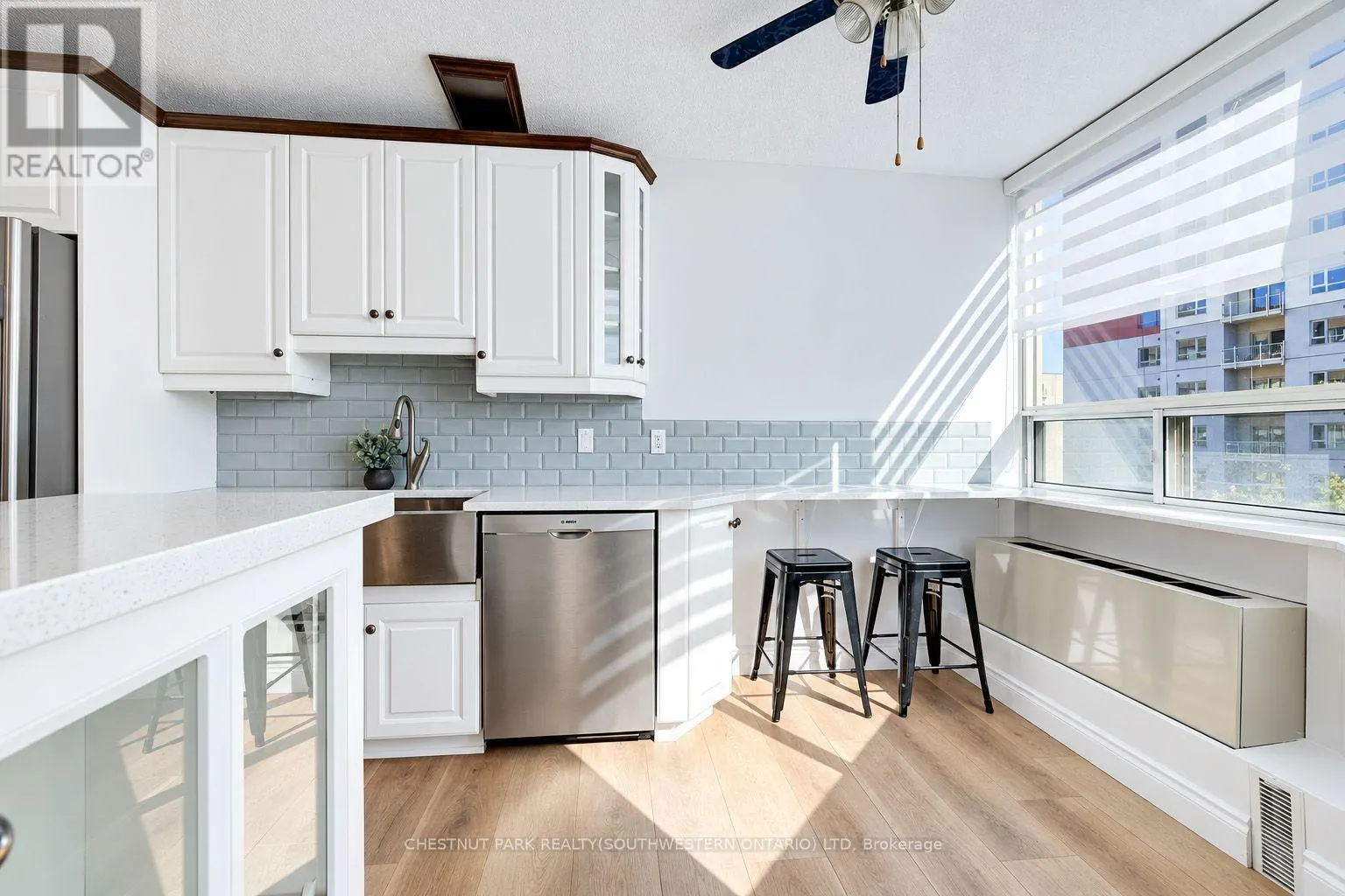 604 - 3227 KING STREET E