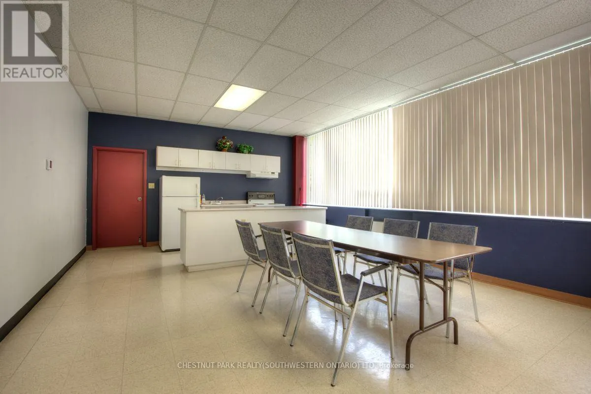 604 - 3227 KING STREET E