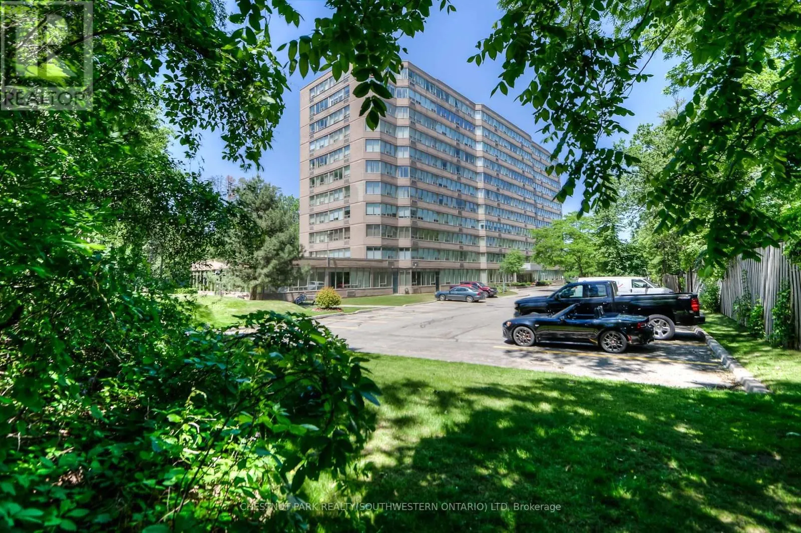 604 - 3227 KING STREET E