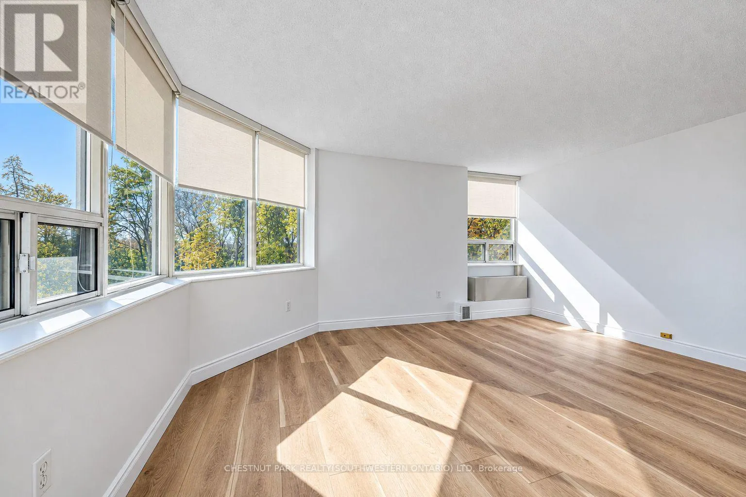 604 - 3227 KING STREET E