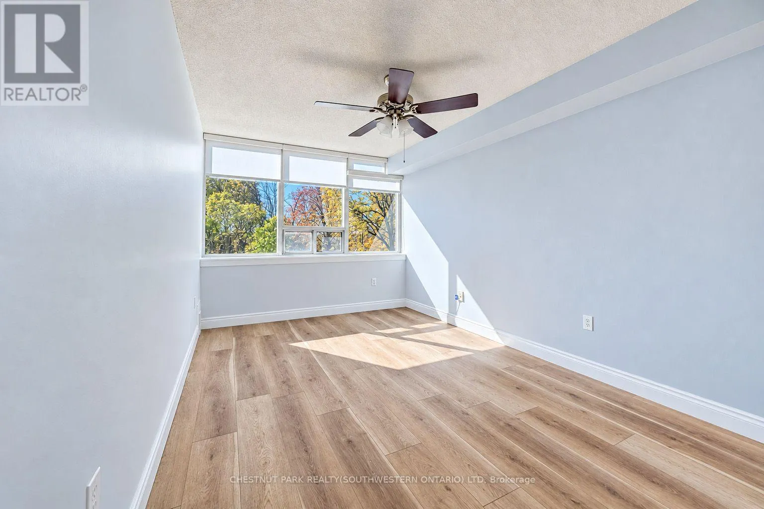 604 - 3227 KING STREET E
