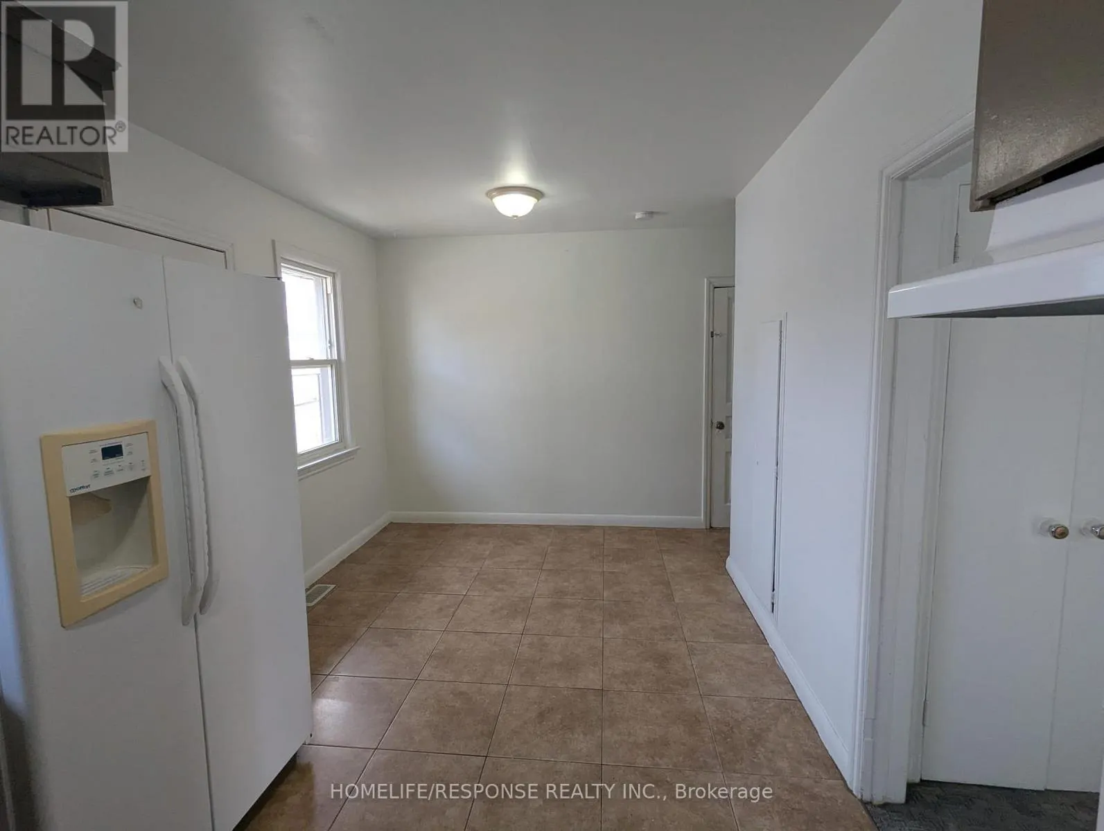 1/2 - 103 WATER STREET S