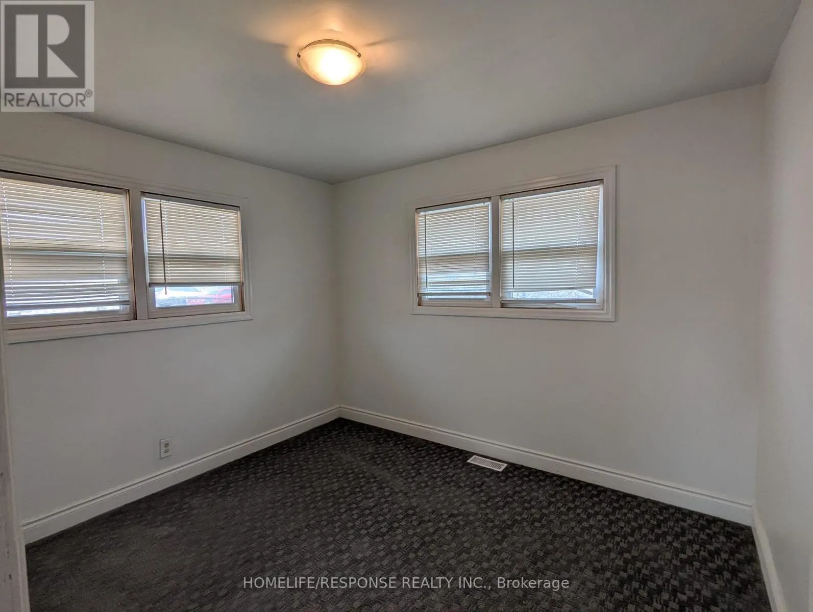1/2 - 103 WATER STREET S