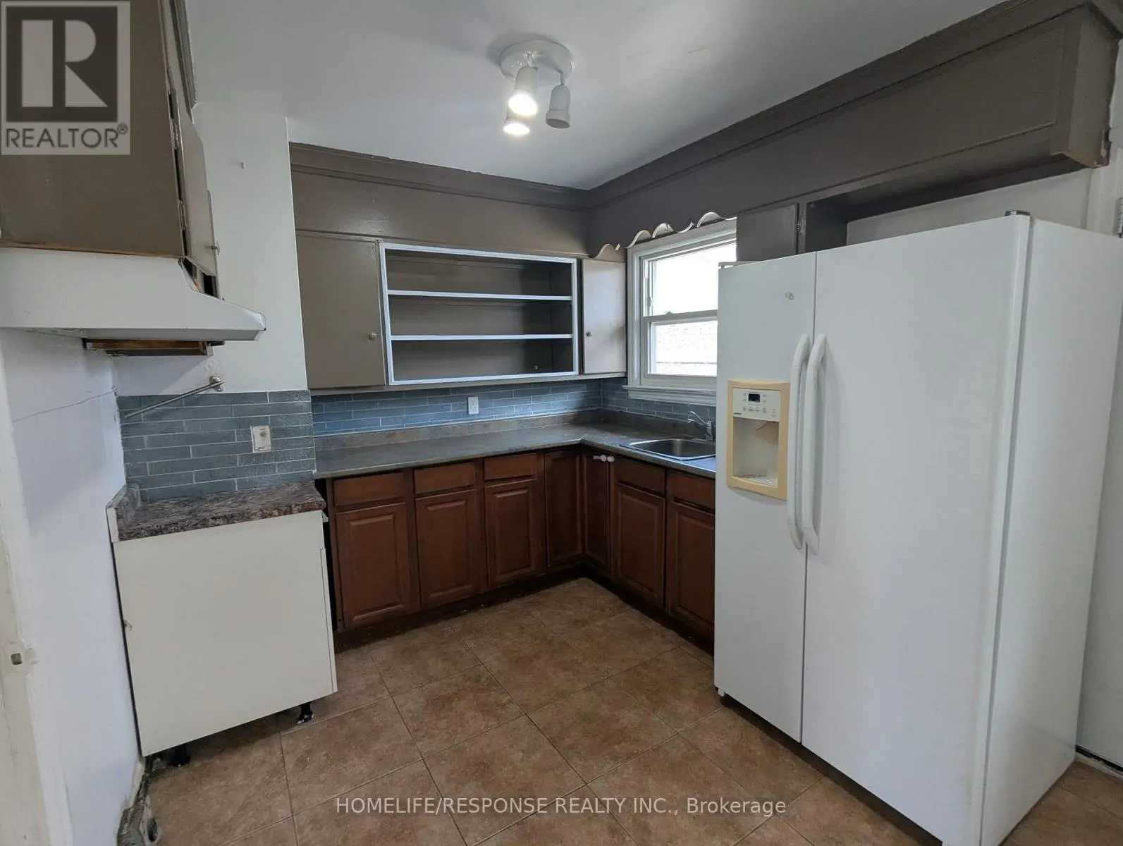 1/2 - 103 WATER STREET S