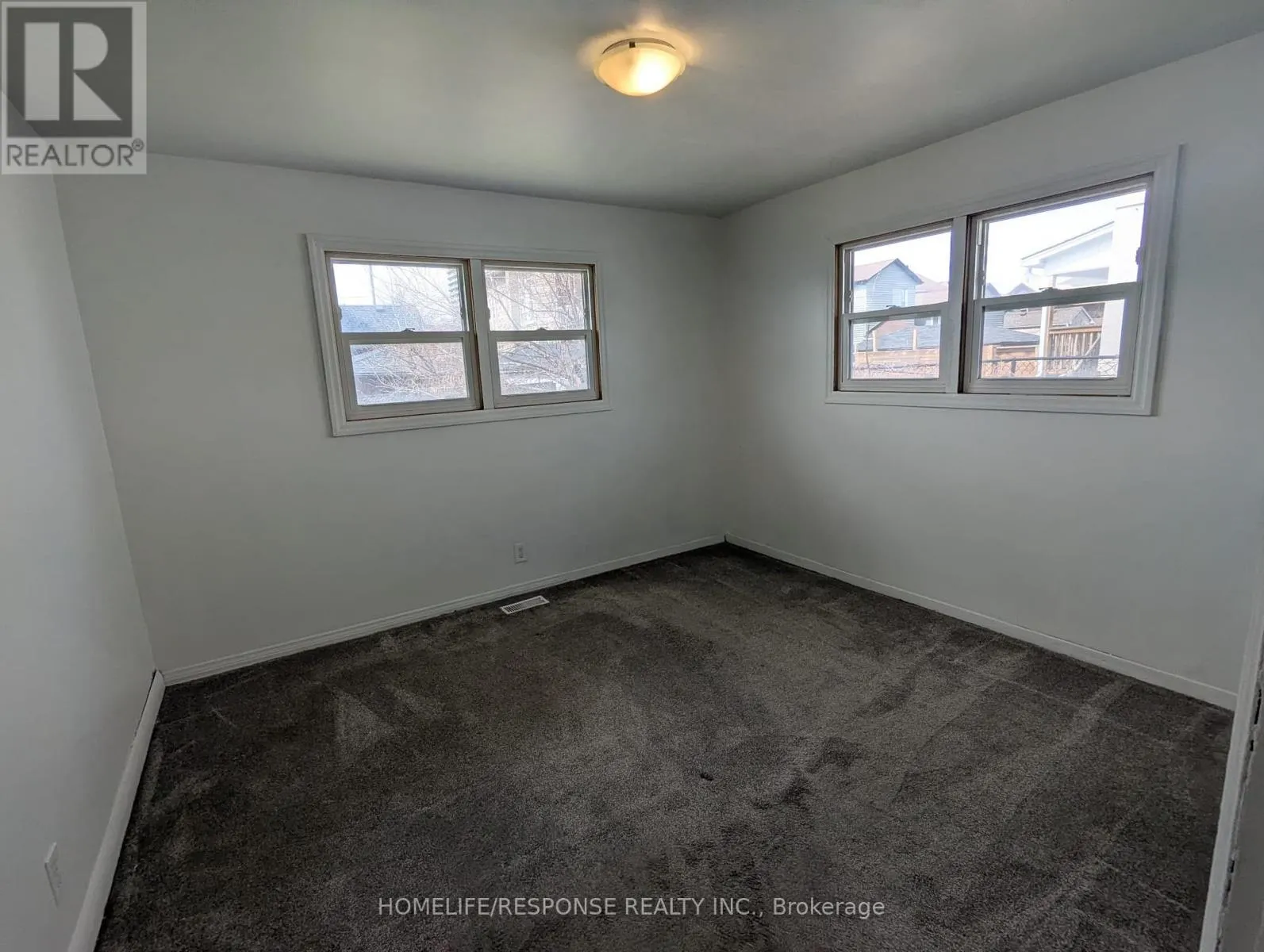 1/2 - 103 WATER STREET S