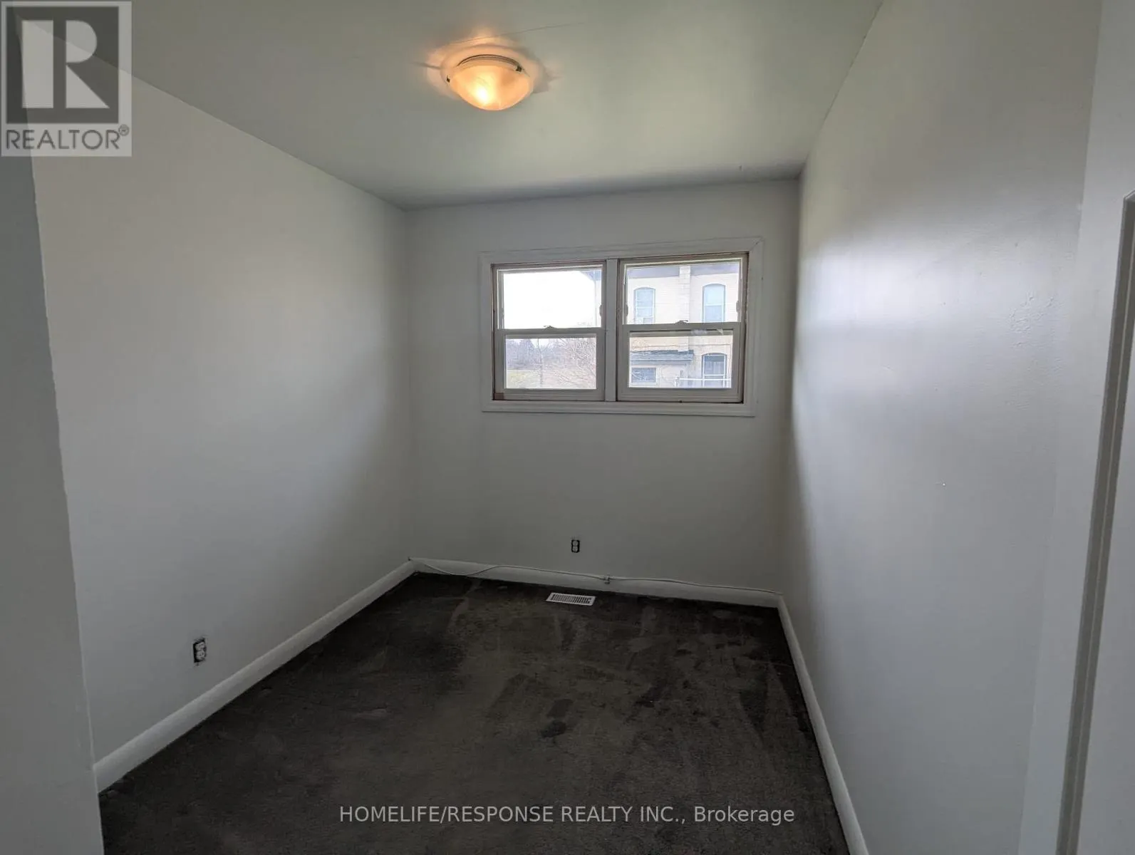 1/2 - 103 WATER STREET S
