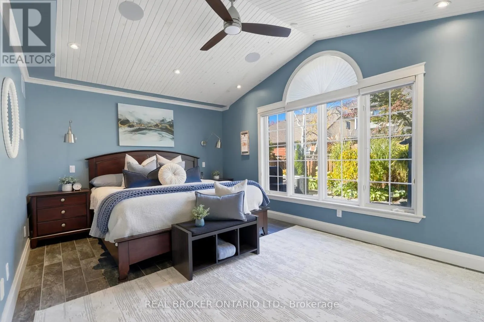 7 ROCKHAVEN LANE