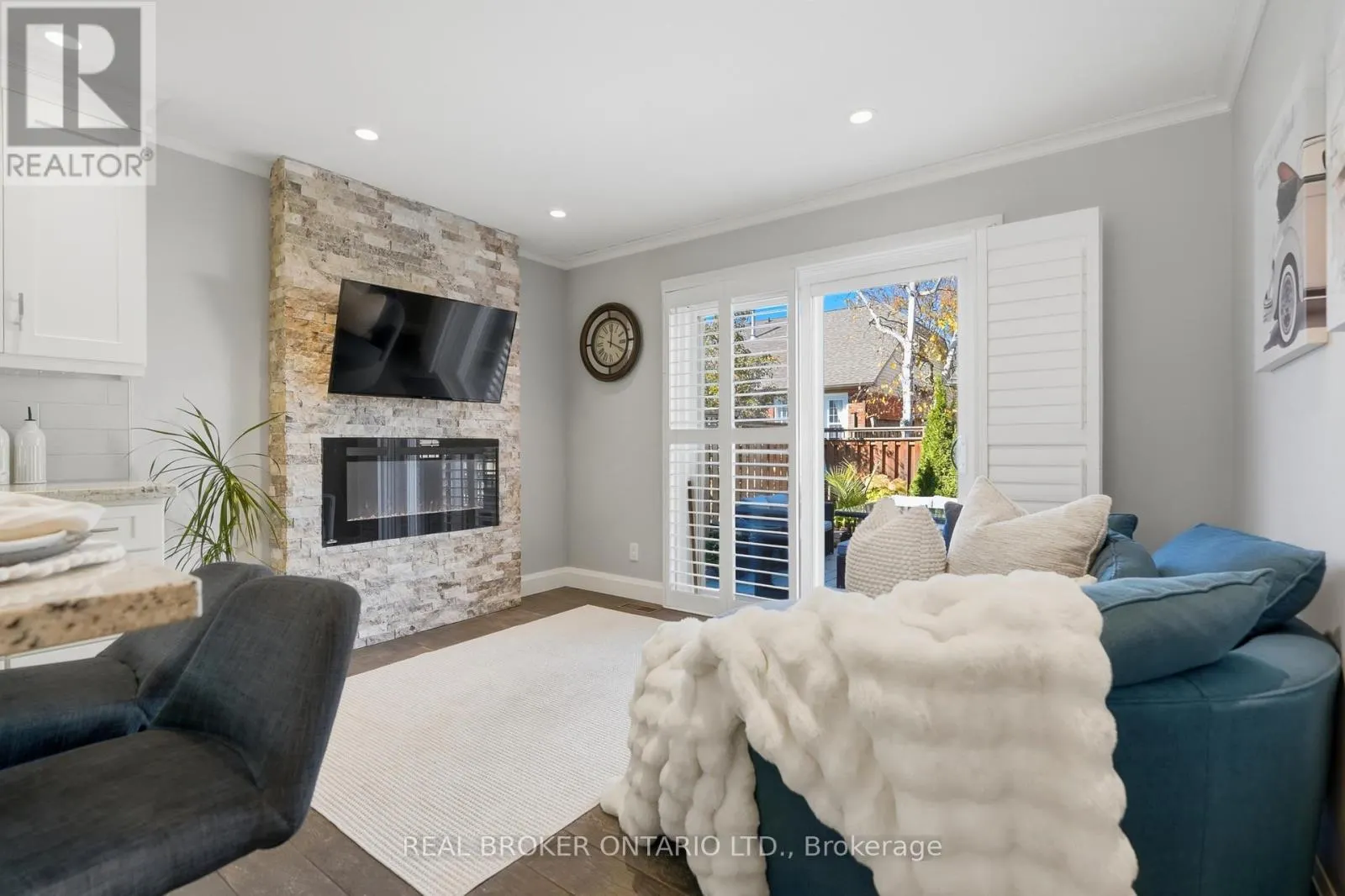 7 ROCKHAVEN LANE