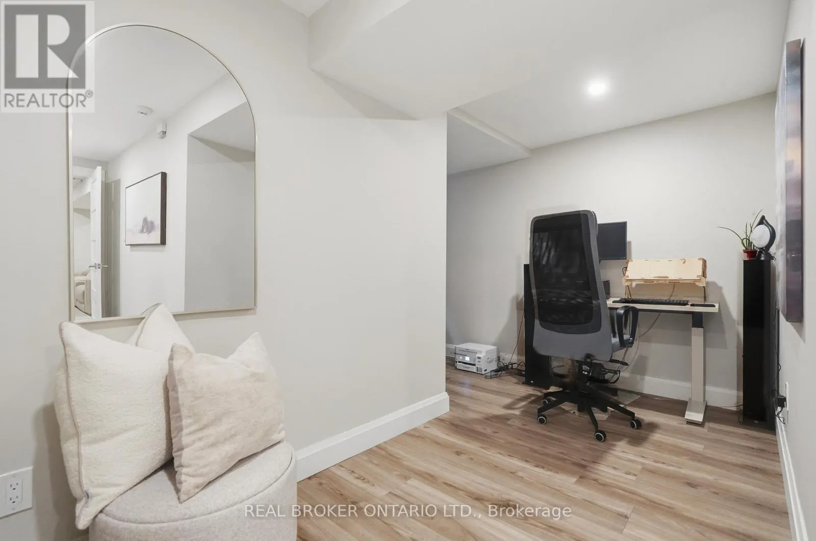 7 ROCKHAVEN LANE