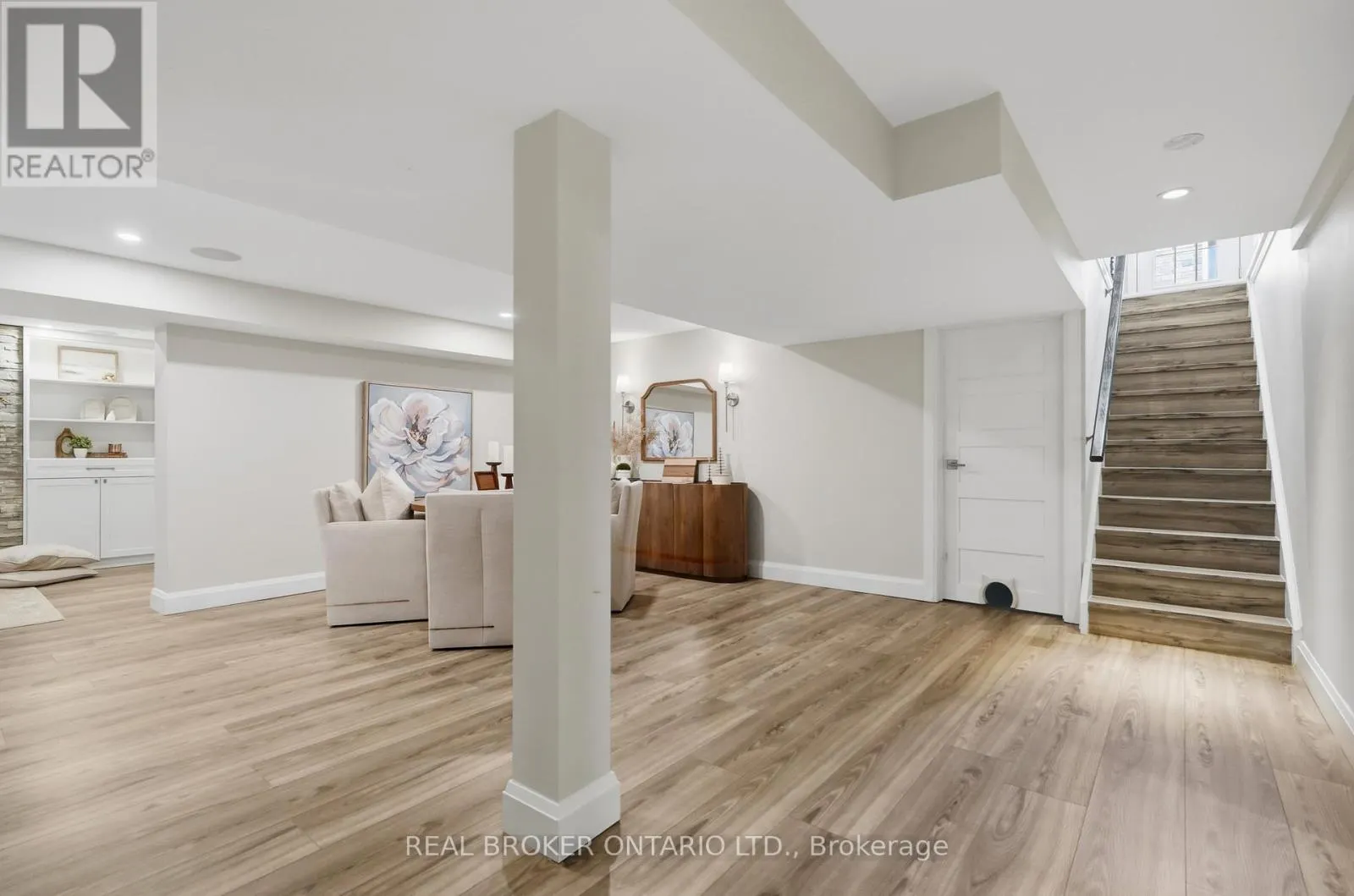 7 ROCKHAVEN LANE