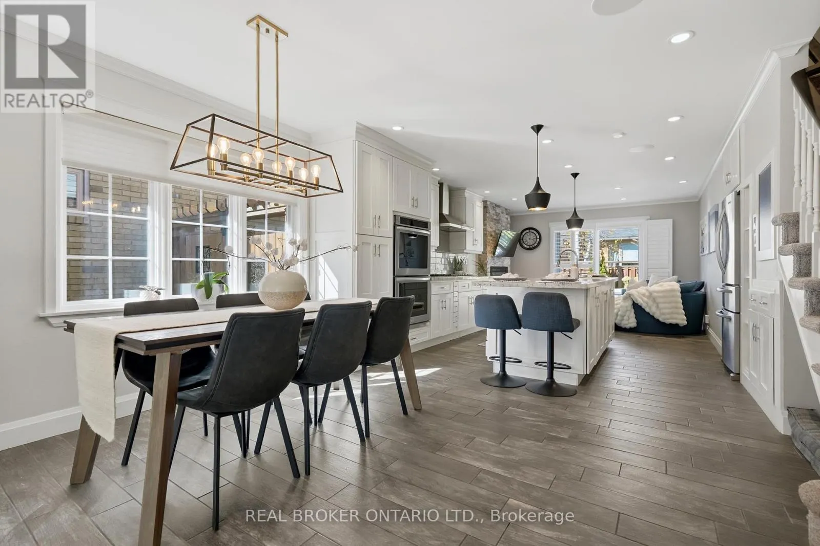 7 ROCKHAVEN LANE