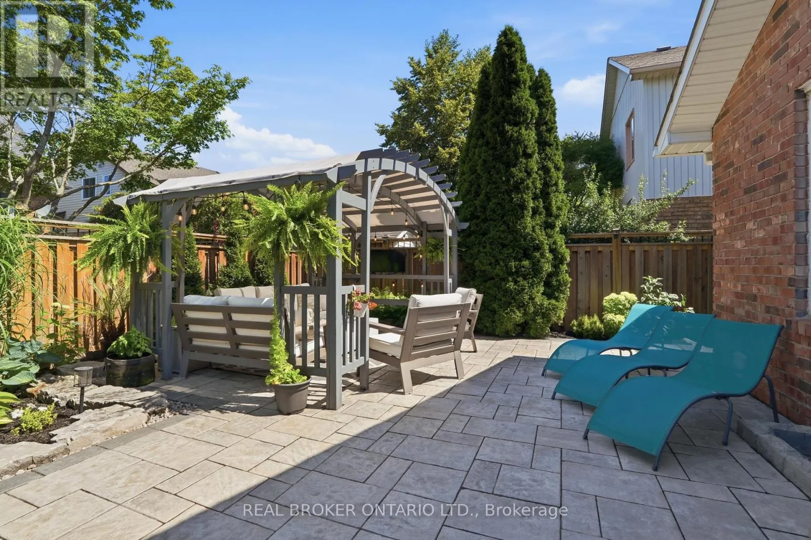 7 ROCKHAVEN LANE