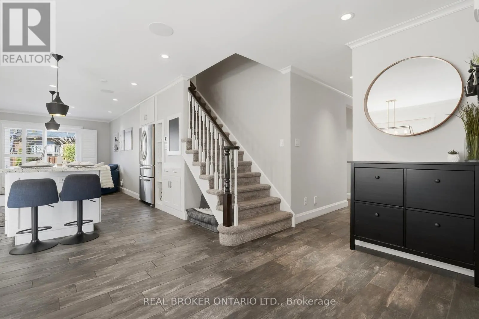 7 ROCKHAVEN LANE