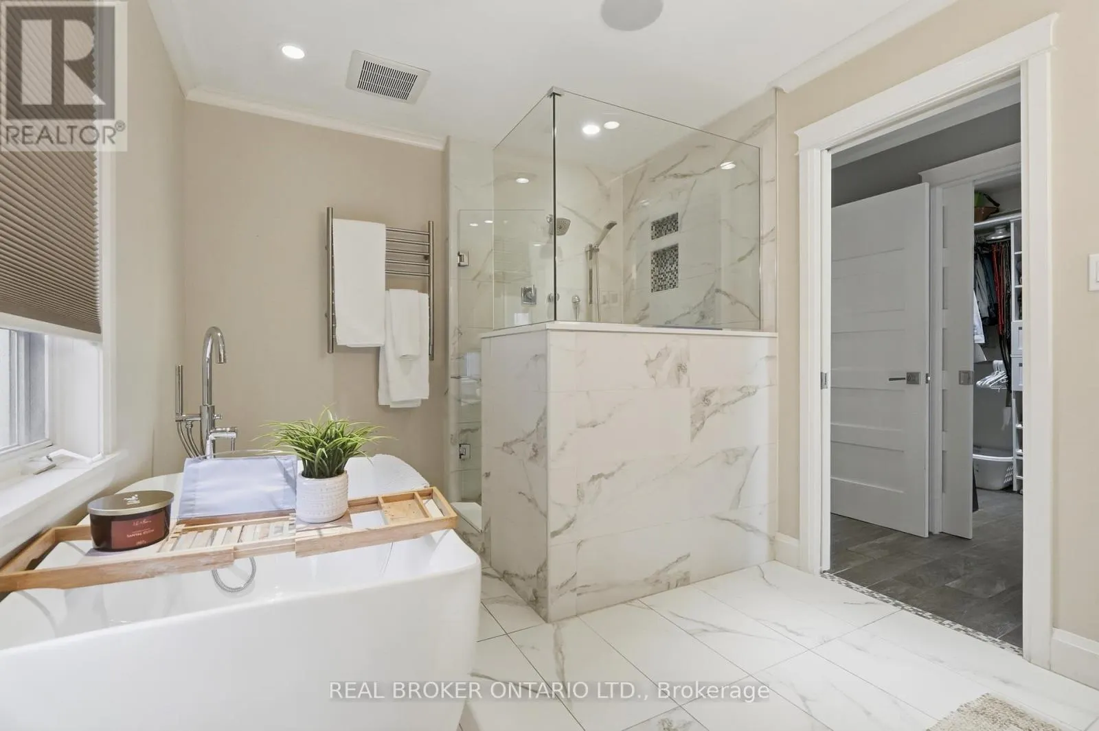 7 ROCKHAVEN LANE