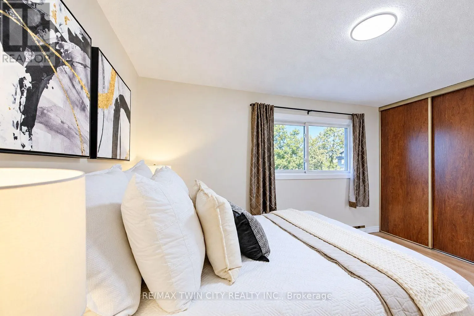 25 - 121 MORGAN AVENUE